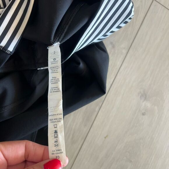 Lululemon Run: Ice Queen Pant Black White Stripes Flare Leg Size 2 - Picture 9 of 10